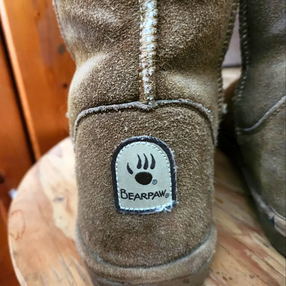 BEARPAW TALL FUR LINED BOOTS-SIZE 8